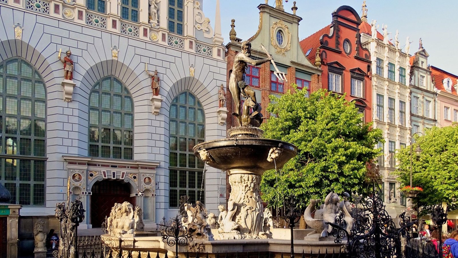 2. Gdańsk and the European Solidarity Centre